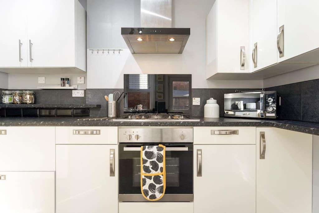 The Capstone Retreat - Beautiful Detached Family Home By Coastline Retreats, Arcade Machine, Parking, Bbq Μπόρνμουθ Εξωτερικό φωτογραφία